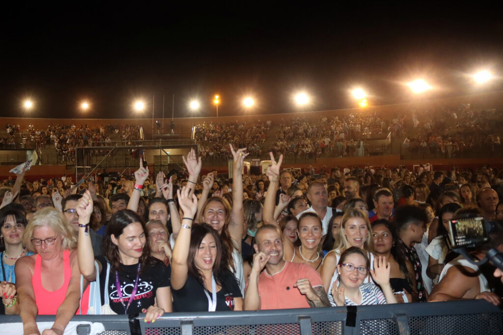 Luis Fonsi triunfa en Onda con un espectacular concierto de su tour 'Noche Perfecta'