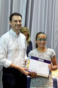 010617 Alcalde de Onda Ximo Huguet entrega premios V Certamen literario ACCC Ayuntamiento Onda Fira del Llibre