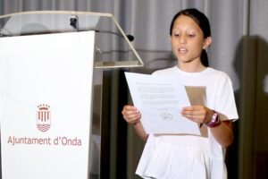 010617 Ana Ruiz ganadora Primaria Onda V Certamen literario ACCC Ayuntamiento Fira del Llibre