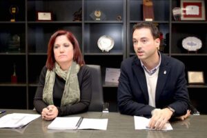 021216 RP Alcalde de Onda Ximo Huguet y concejala hacienda Ayuntamiento Silvia Cerdà