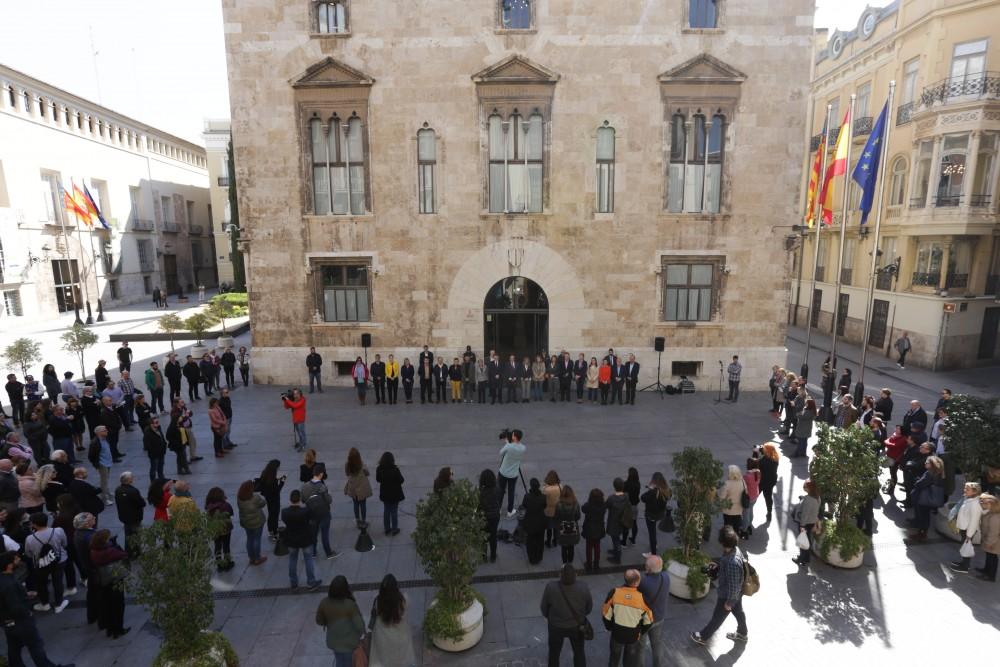 030419_FOTO3_PRE_MinutoSilencio