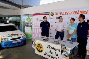 050617 alcalde de Onda Ximo Huguet y concejal deportes Ayuntamiento Paco Chalmeta en Presentación Rallye Cerámica ayuntamiento onda