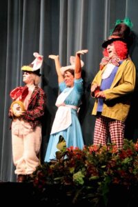 081016 Proclamación Reina infantil fira claudia el país de las maravillas