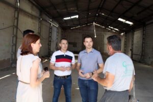 170617 construcción nuevo pabellón derribo de la nave ayuntamiento onda, alcalde Ximo Huguet, concejal deportes Francisco Chalmeta, concejala Urbanismo, Marta Piquer y constructor