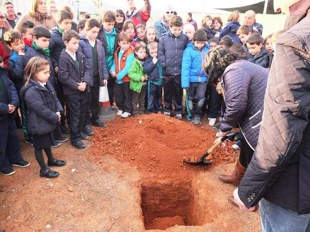Colocación de la primera piedra simbólica del colegio Pedro Alcázar. 26/01/2015. AYUNTAMIENTO DE NULES