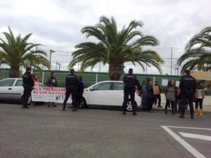 Trabajadores de RTVV a la llegada de Alberto Fabra.