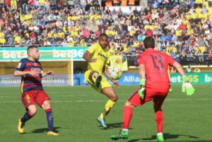El delantero Cedric Bakambu marcó el primer gol de su equipo ante el Barcelona. FOTO: PEDRO CAZORLA