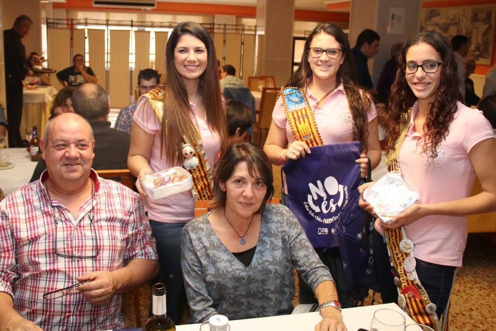 231018 reina y corte de honor reparten obsequios en el homenaje asociaciones de personas con diversidad funcional Fira d'Onda