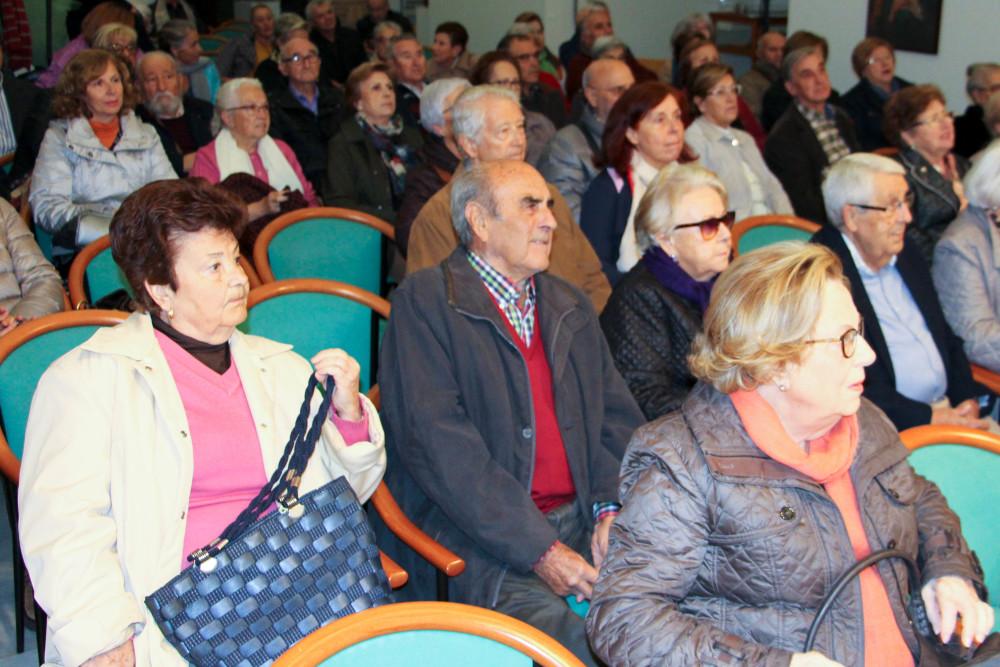 28-11-2017 Més de 160 persones assisteixen al teatre convidades per la Regidoria de Gent Gran (1)