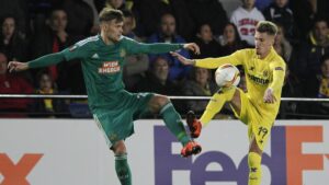 Samu Castillejo en acción ante su equipo. FOTO: LA LIGA