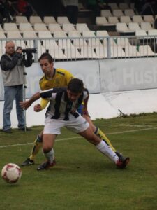 El capitán Jordi Marenyà completó un gran partido en un campo cada vez en peor estado. FOTO: JORGE SASTRIQUES.