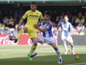 Roberto Soldado intenta controlar el balón, en el partido de este sábado. FOTO: LALIGA