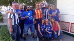 Armonía entre los aficionados de los dos equipos, tanto fuera como dentro del campo.