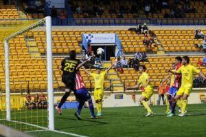 El partido resultó muy emocionante y se decició en el descuento con el gol de Uche. FOTO: JOSÉ SALLA