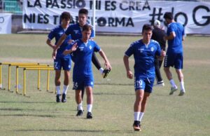 El técnico Frank Castelló trabajó con diecinueve futbolistas en la primera jornada de entrenamiento.