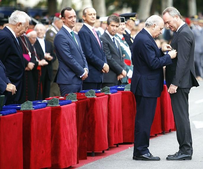 Alberto Fabra al alto de la patrona de la Guardia Civil en Valencia.
