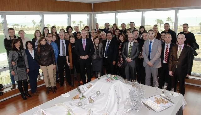 Felicitación de Navidad de Fabra, con asistencia de Lola Johnson