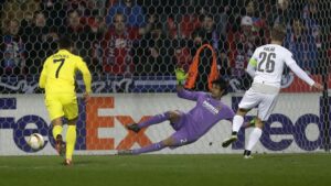 Mariano Barbosa encajó el primer gol desde los once metros. FOTO: EUFA