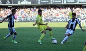 Partido muy disputado en el estadio Castalia.