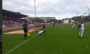 Mucha intensidad en los minutos finales del partido en La Bòbila. FOTO: CRISTIAN GARCÍA