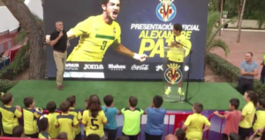 Máxima expectación para el recibimiento al joven delantero brasileño Pato.