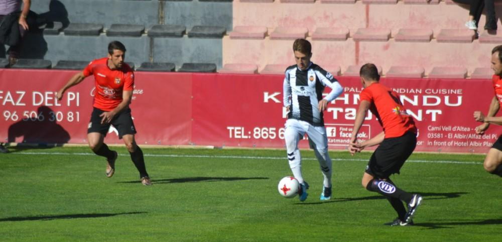 Javi Serra, en un lance del partido jugado en el campo de La Nucía este domingo. FOTO: CD CASTELLÓN