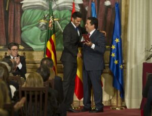 distinción a pablo torrijos