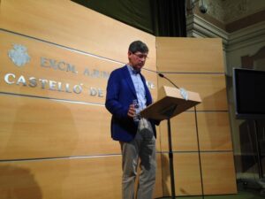 Dimisión Bataller 11VI15 (41)