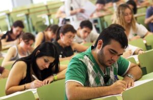 Exámenes de la EOI.