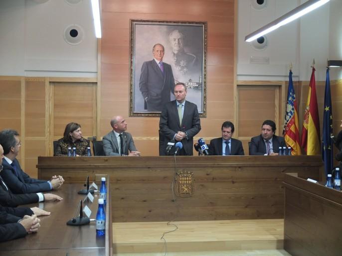 El President de la Generalitat en el Ayuntamiento de Nules.