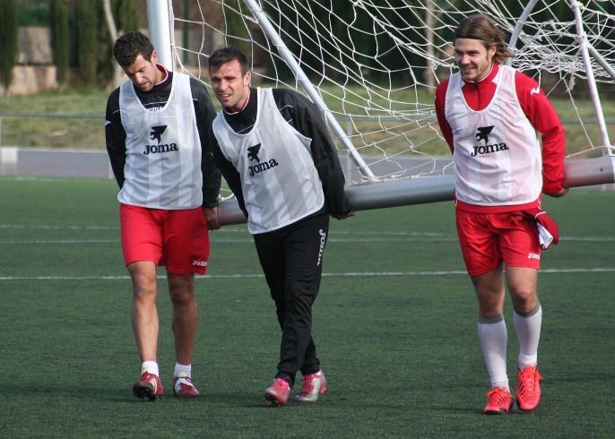 Los jugadores del Castellón buscan el triunfo ante el Villarreal C para seguir entre los cuatro primeros.