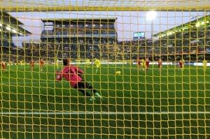 Jeremy Perbet anotó el 1-2 desde el punto de penalti en el minuto 86. FOTO: RAMÓN CLARAMONTE
