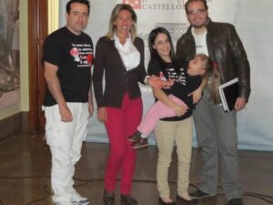 La vicepresidenta provincial de Acción Social, Esther Pallardó, ha recibido a Anaís Cabezas para apoyar el Concierto Solidario del domingo 26 de mayo en el Auditorio de Castellón. Actuarán cinco grupos musicales (La Musicalité, Borja Casado, Viva Retrato, Desiguales y Rumbología) y la compañía teatral ‘Barbis on feis’.