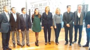 María José Soriano y Cristina Colonques junto a los diseñadores y arquitectos que han desarrollado los nuevos 'Espacios de Autor' en L'Antic Colonial.