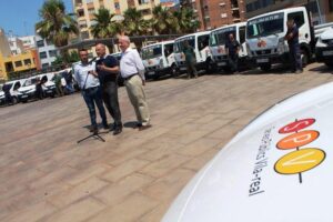 Presentando la nueva flota de vehículos.