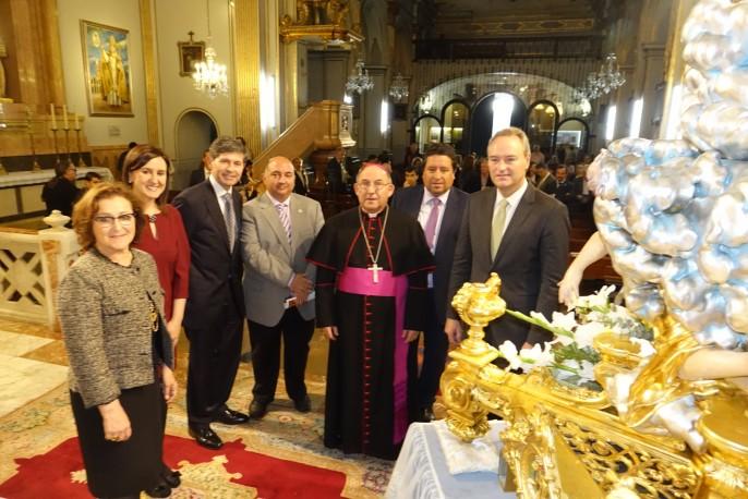 Imagen de la restauración de la peana de la virgen de Lledó.