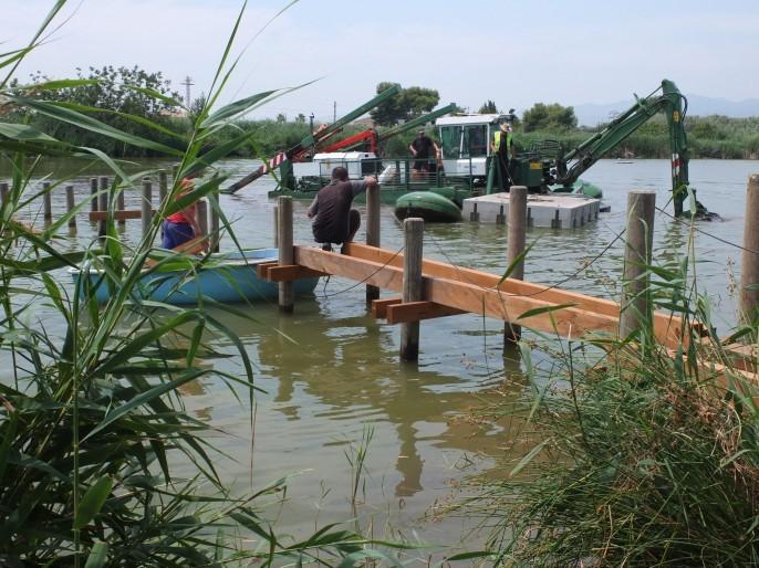 Instalación de una pasarela de madera en l'Estany. 23-07-2013. AYUNTAMIENTO DE NULES