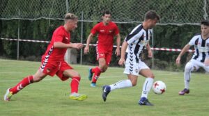 Iván Sales, en un lance del partido del sábado ante el Atlético Saguntino.