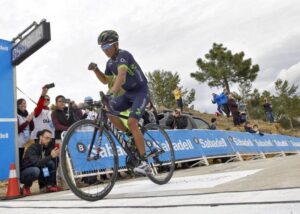 Nairo Quintana fue el primero en cruzar la línea de meta, tras un exigente tramo final de la etapa.
