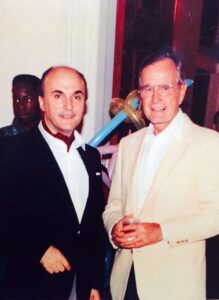 Jorge Fuentes con Bush en la Casa Blanca