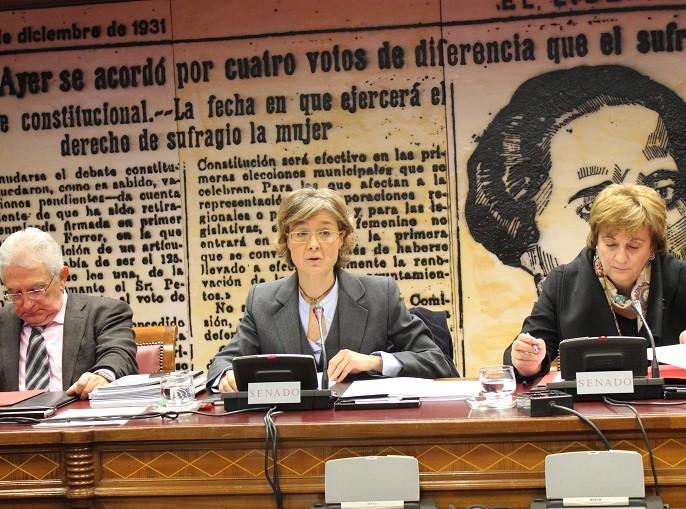 La ministra García Tejerina en una Comisión en el Senado.