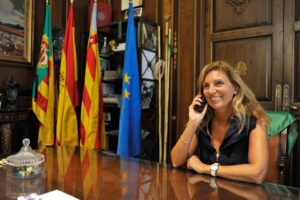 Amparo Marco Llamada a nuevas reinas festes 03