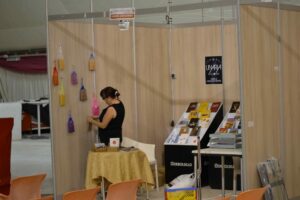 Los artistas dan los últimos retoques a sus stands