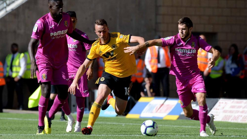 El lateral Miguel Llambrich salió en la segunda parte. FOTO: Wolverhampton