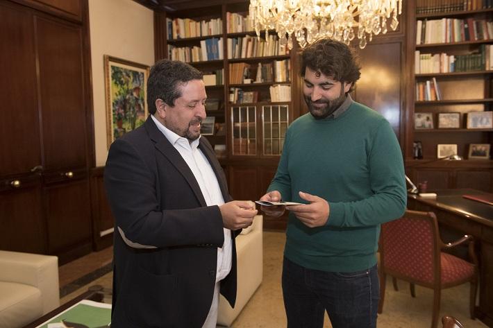Moliner con el director de la orquesta Sinfónica de Castellón, Carlos Pascual.