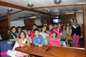 Niños de los colegios de Benicarló en la Goleta 6