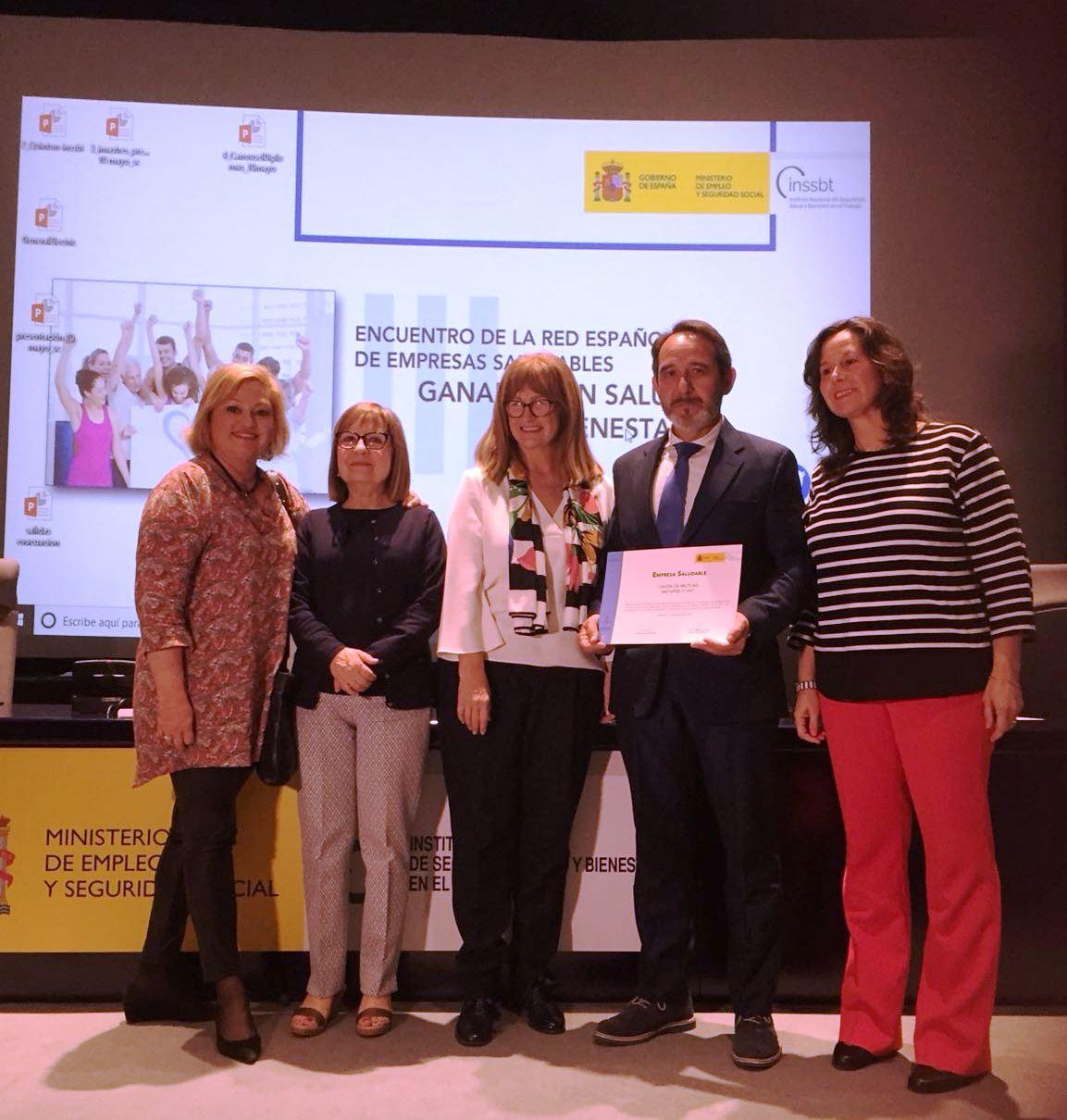 Premio Empresa Saludable Unión de Mutuas con Cristina Moreno INVASSAT