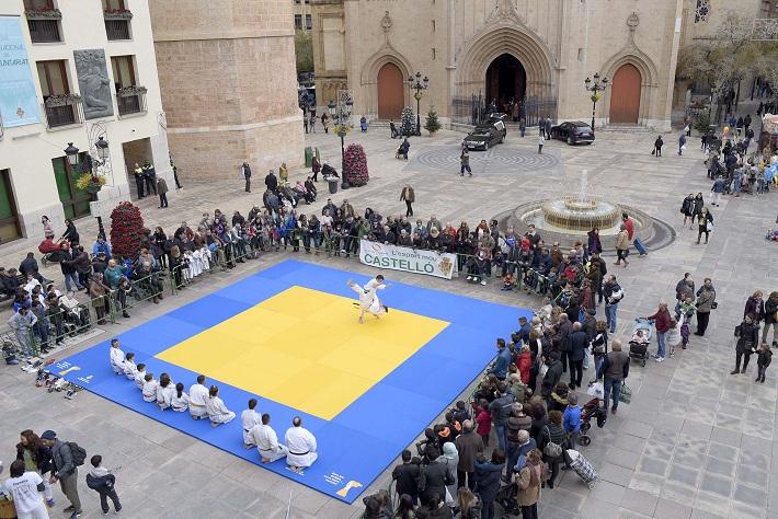 Presentació Tatami Municipal en plaza mayor castellón