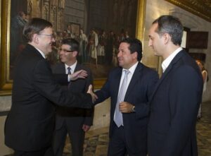 Puig saludando a Moliner