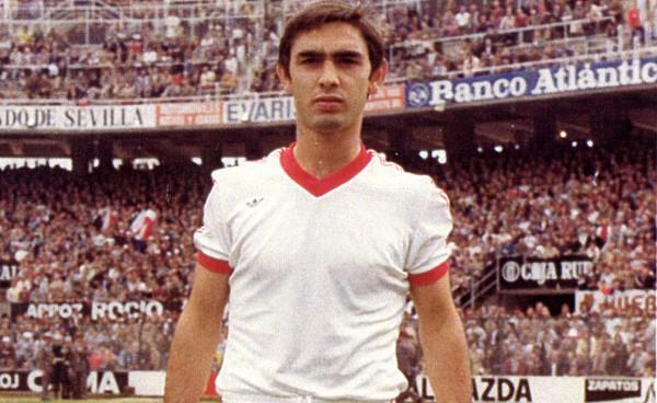 Pulido debutó en el Sevilla con 17 años y con 24 se enroló a las filas del Castellón durante dos temporadas.